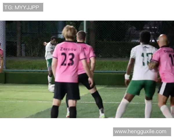 模仿日本足球明星精彩瞬间视频挑战，展现你的足球才华与创意