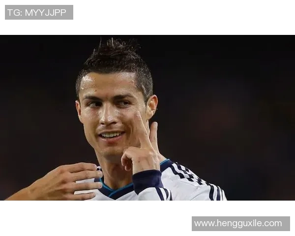 足球巨星C罗亲自赠送签名球衣传递足球精神与热爱