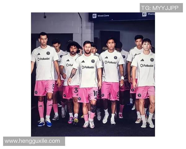 足球明星展现王者之气的魅力与风采解析 足球明星展现王者之气的魅力与风采解析